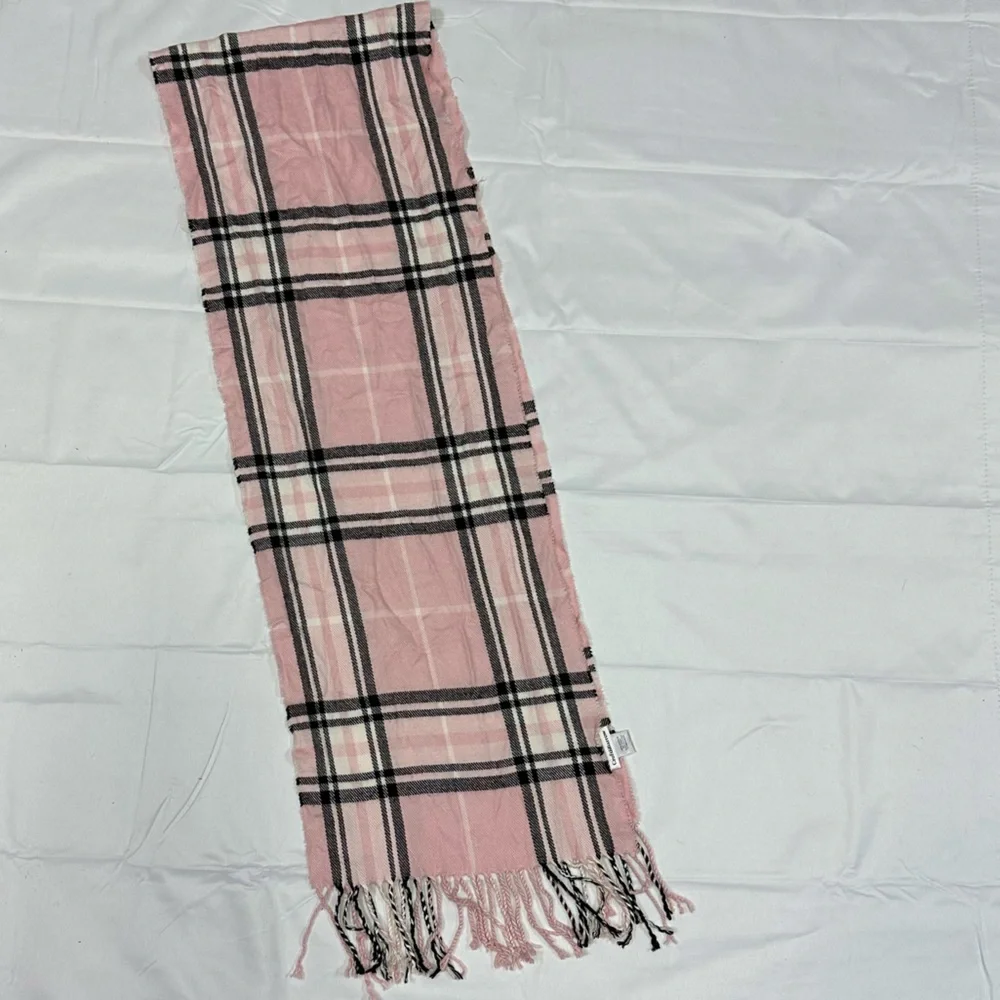 Croft and Barrow Plaid Scarf With Fringe 100% Acrylic Ladies Size O/S Like New
